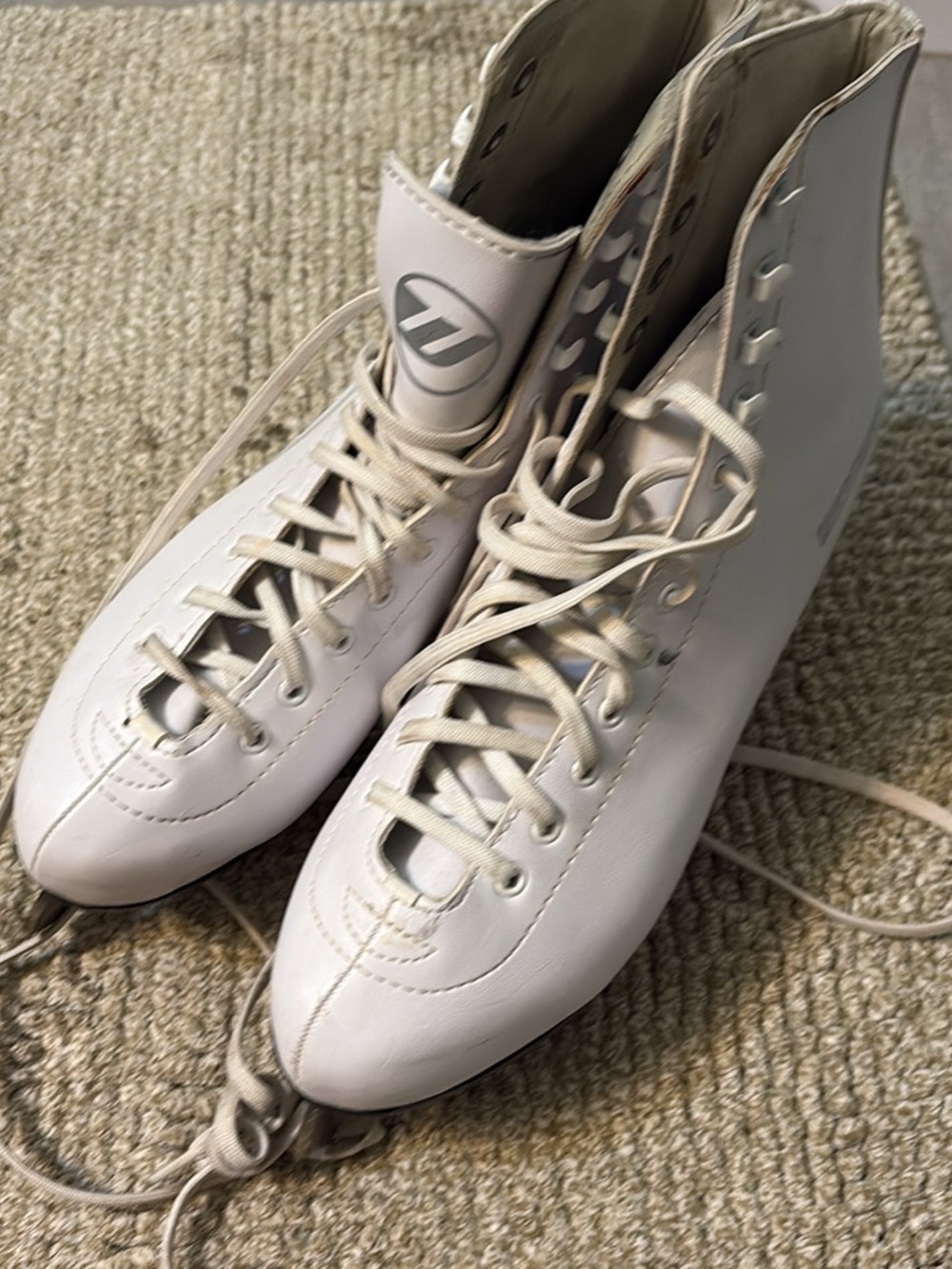 Winnwell figure skate size 8